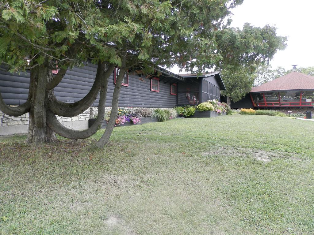 Killarney Mountain Lodge Exterior photo