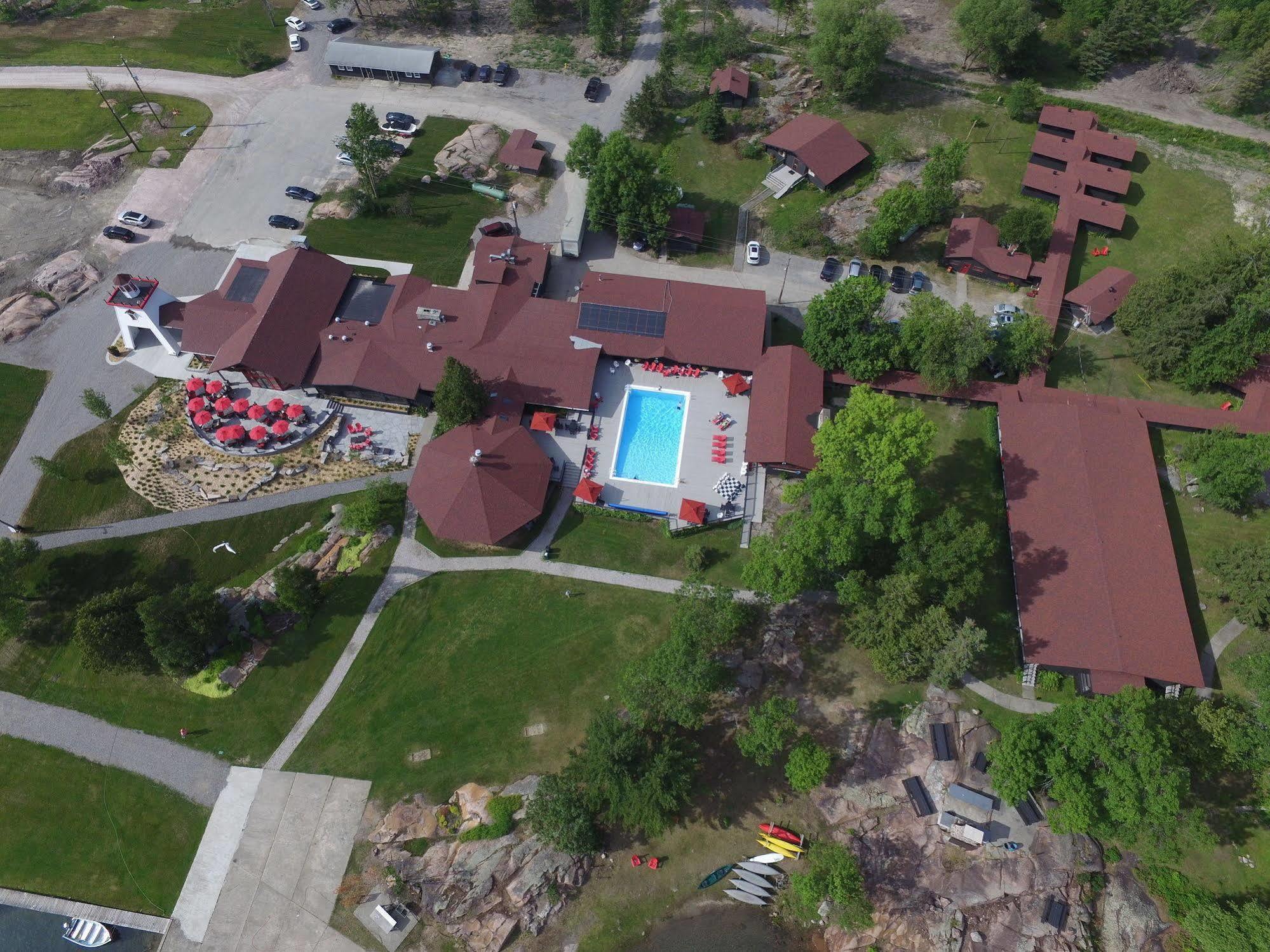 Killarney Mountain Lodge Exterior photo